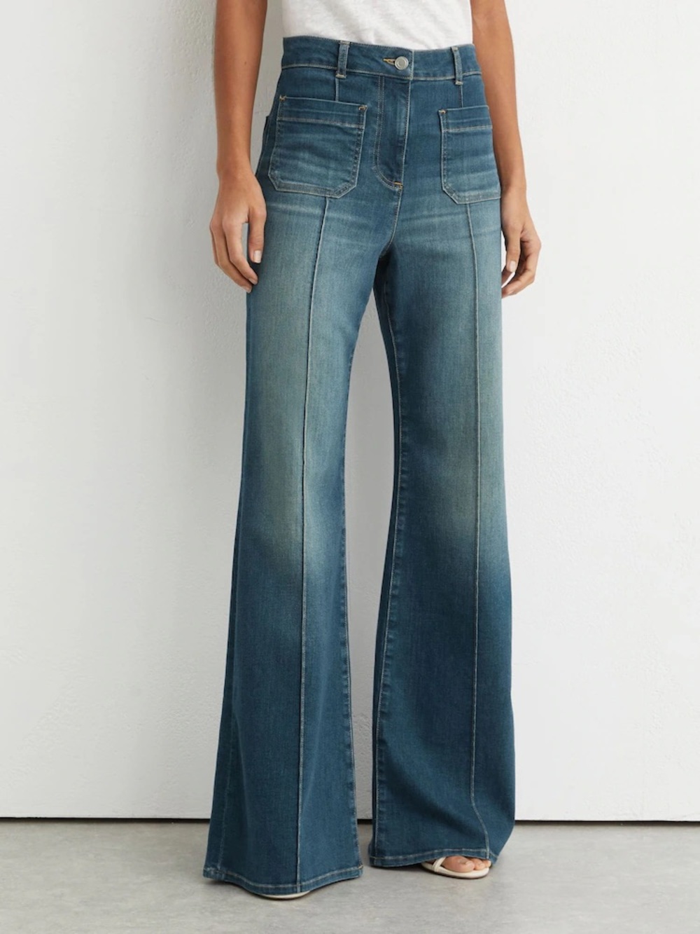 Reiss Sakura Patch-Pocket Flared Jeans in Mid Blue size 26R - Picture 2 of 7